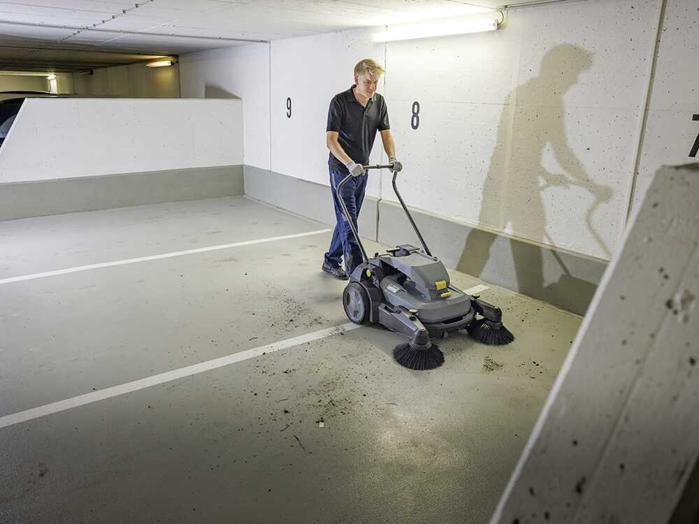 karcher km 70/30 c bp 2sb balayeuse à batteries avec bac de ramassage sans batterie ni chargeur karcher km 70/30 c bp 2sb balayeuse à batteries avec bac de ramassage sans batterie ni chargeur