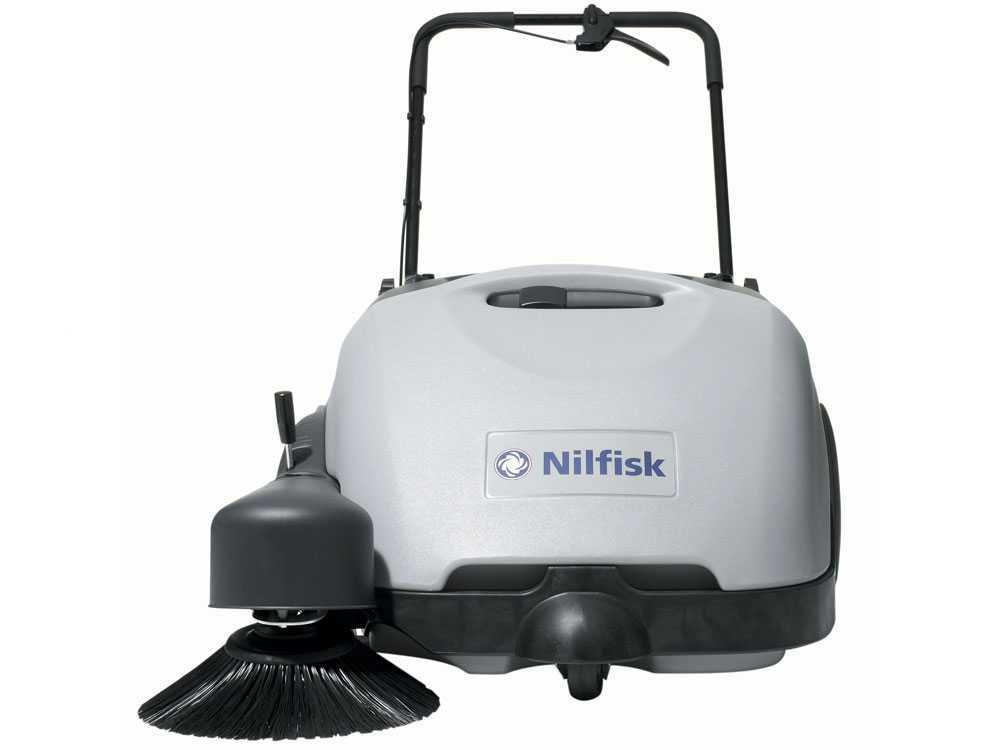 nilfisk sw750 balayeuse autotractée à batterie avec bac de ramassage 12v 46ah nilfisk sw750 balayeuse autotractée à batterie avec bac de ramassage 12v 46ah