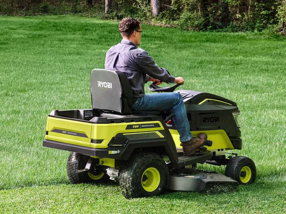 ryobi ry72tmx107 210 tracteur tondeuse à batterie 72v / 2x10ah