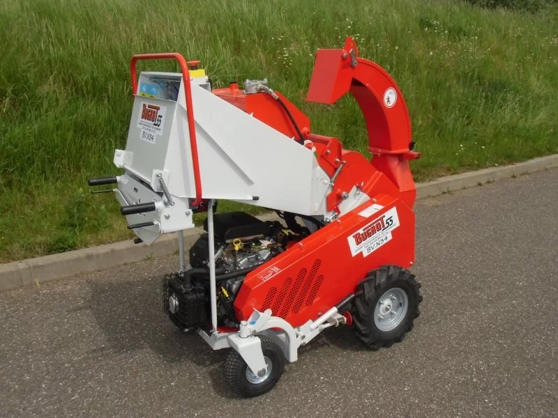 broyeur de vegetaux machine territoir BlackStone BC 1500 BSE - Broyeur de branches thermique - Moteur B&S XR2100 de 13.5 CV